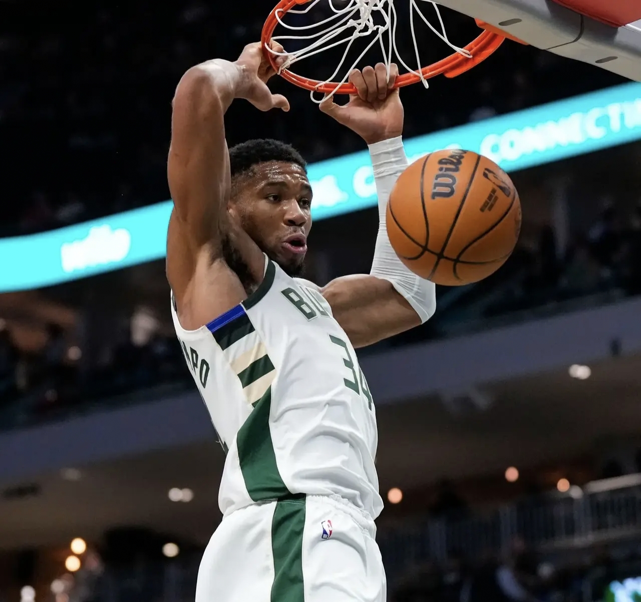 开云娱乐-字母哥连续七场比赛得分超过刷新纪录，勇士不断突破！的简单介绍