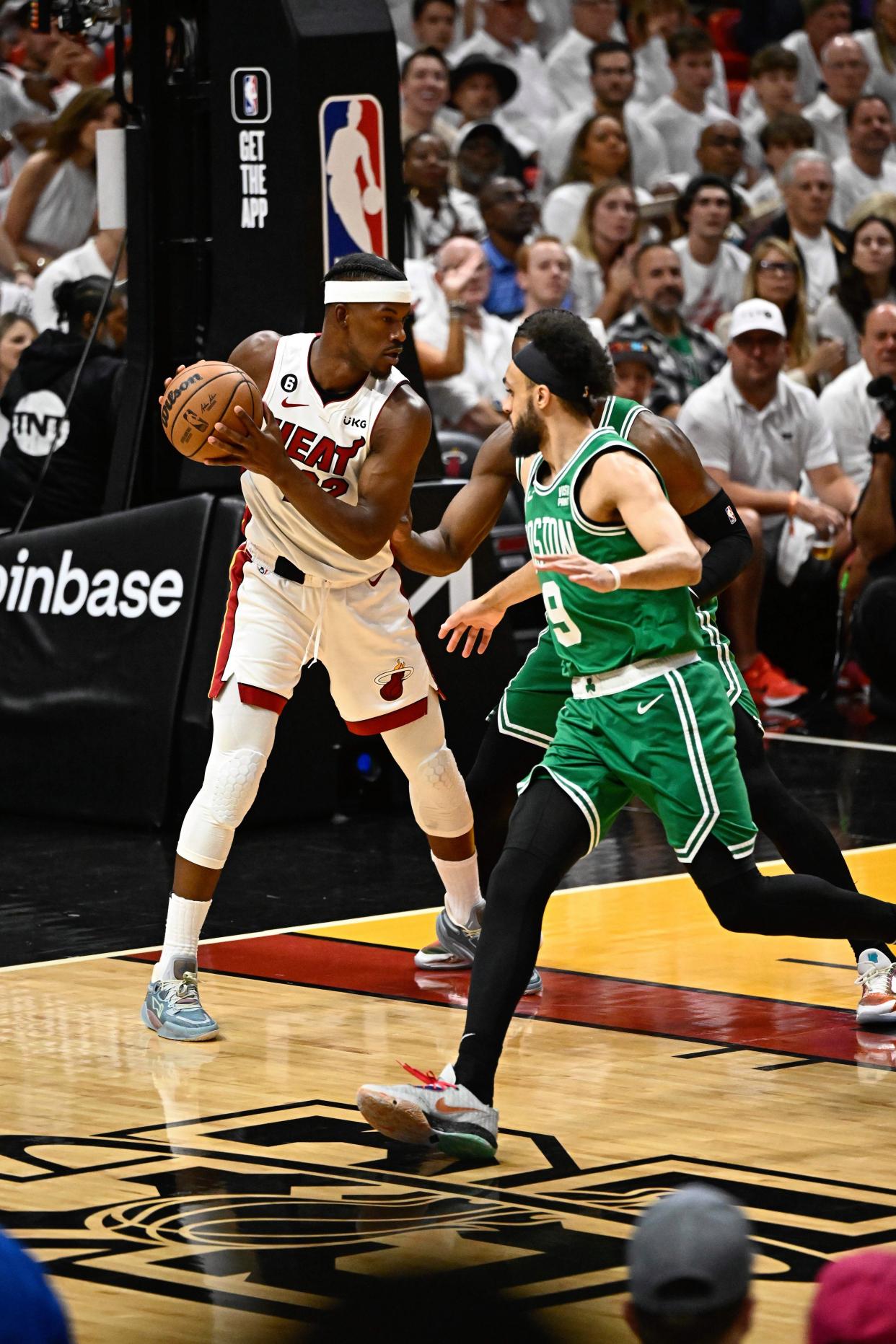 开云- 迈阿密热火抢七大战绝杀迈阿密热火，肖若腾砍下16记关键球，全场沸腾